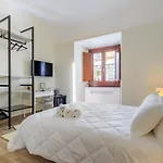 Mater Rooms&Suites, Self Check In